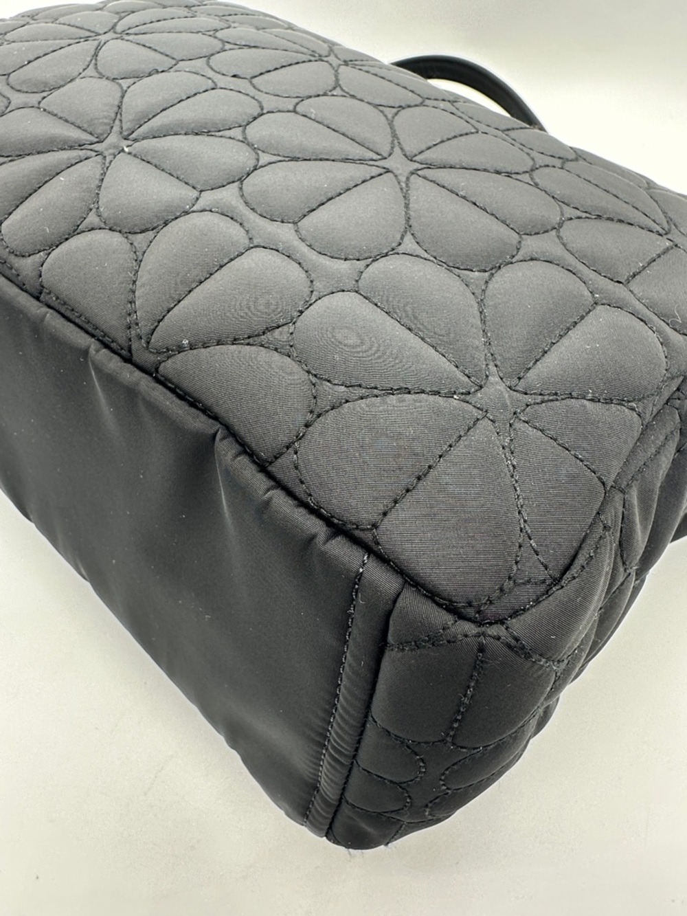 💰PRICE DROP💰 Kate Spade Spade Flower Quilted Medium Tote Black Chain Strap - Picture 9 of 14
